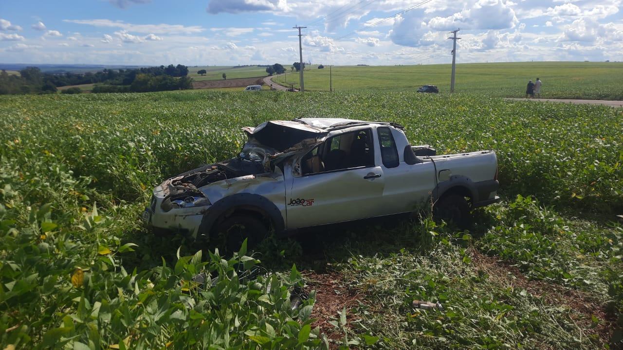 Motorista furta veículo, capota carro e morre