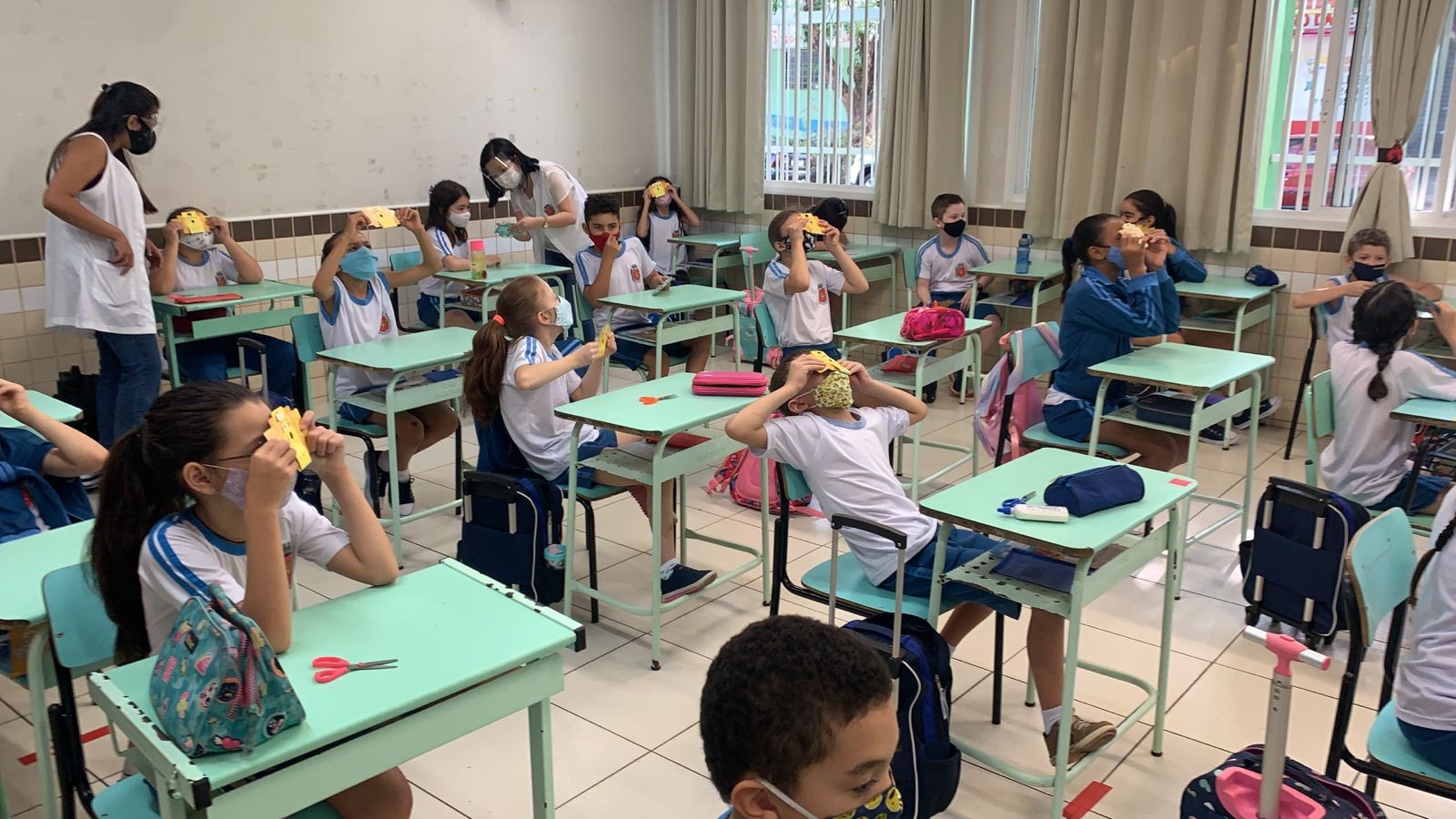 No projeto Micromundo alunos da rede municipal têm aulas com microscópio