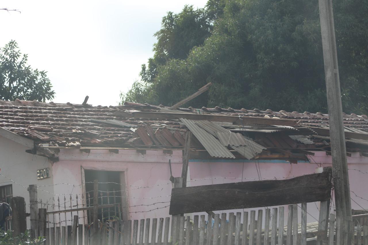 Moradores de Mariluz relatam minitornados durante temporal
