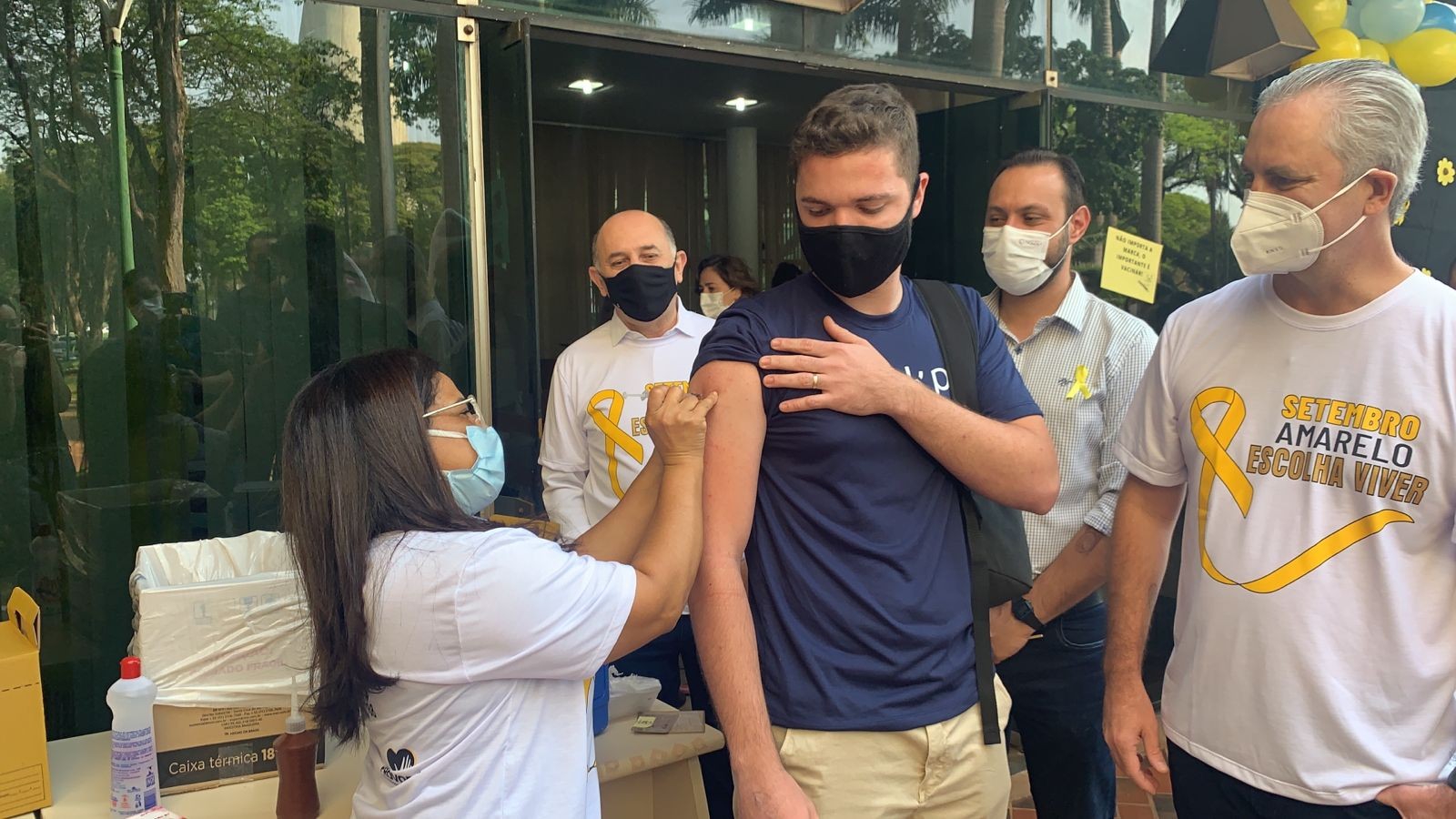 Mais de oito mil jovens de 18 e 19 anos devem ser vacinados nesta quinta-feira (16) em Maringá