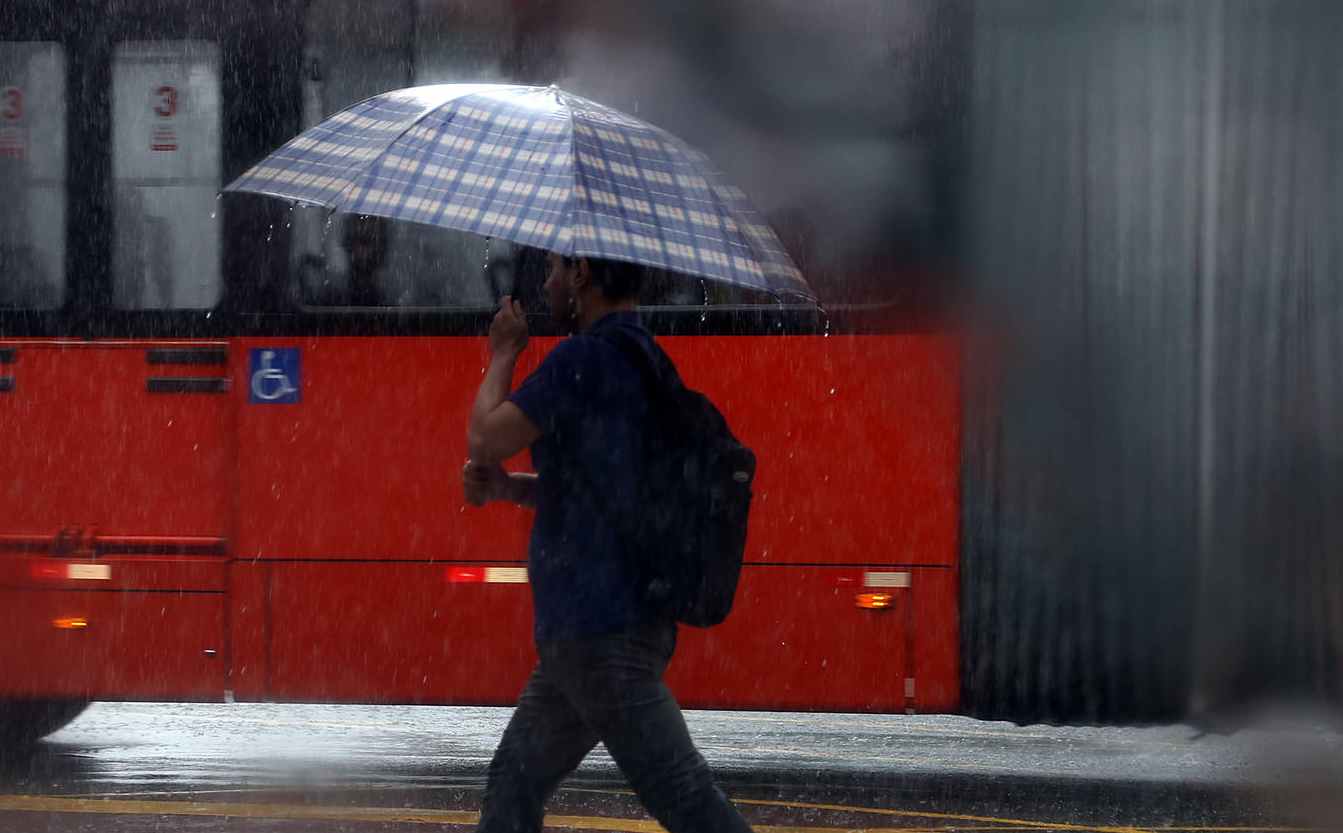 Previsão indica que pode haver mudança repentina no tempo em várias regiões do PR