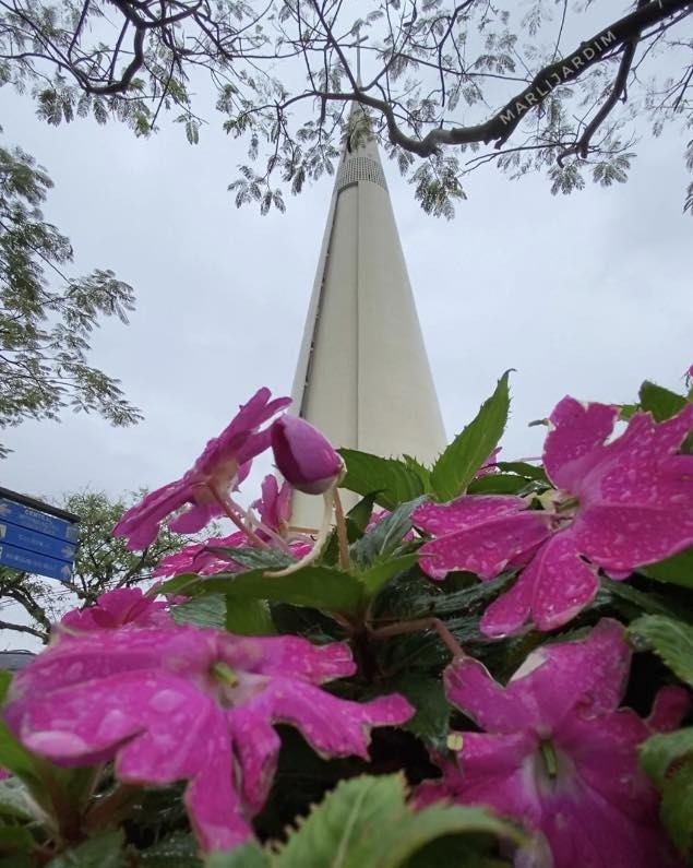 Depois de temporal na segunda, chuva continua em Maringá nesta terça