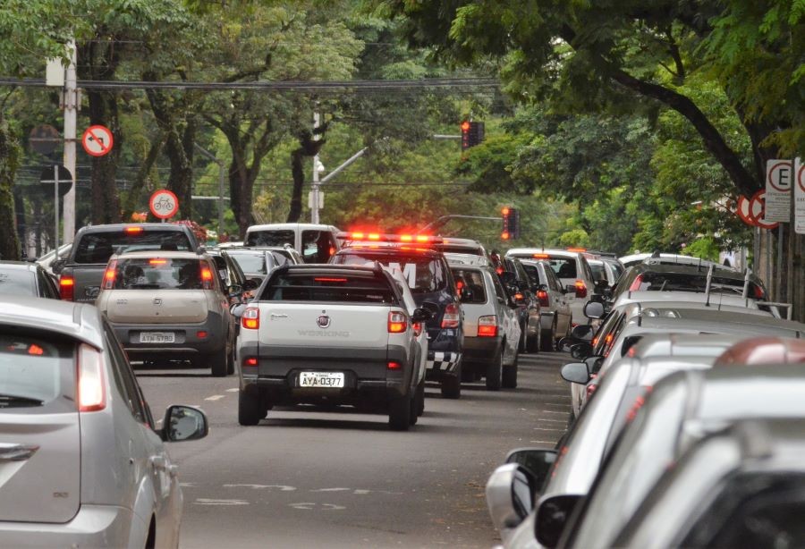 Donos de 208 mil veículos devem pagar o IPVA em 2021 em Maringá