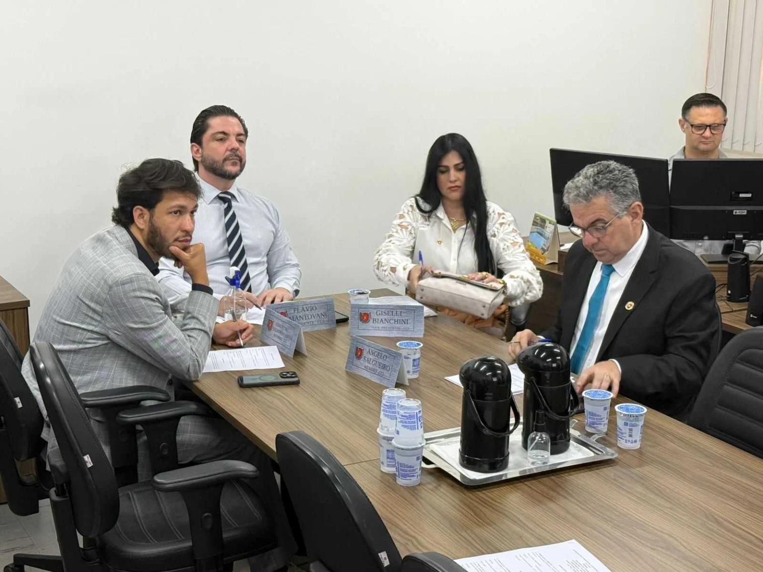 Vereador propõe sepultamento de animais domésticos em cemitérios em Maringá