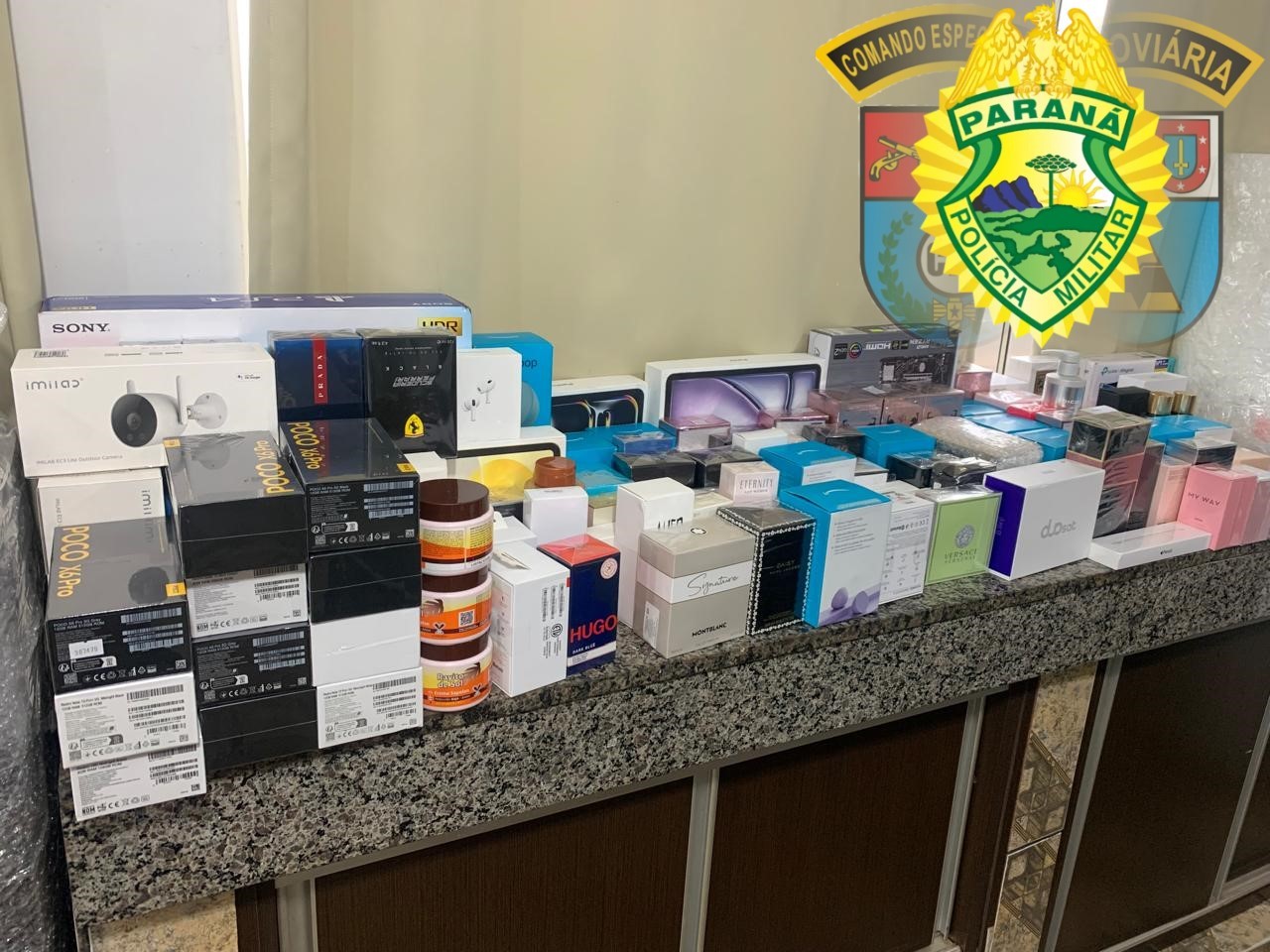 PRE apreende R$ 30 mil em celulares escondidos em para-choque