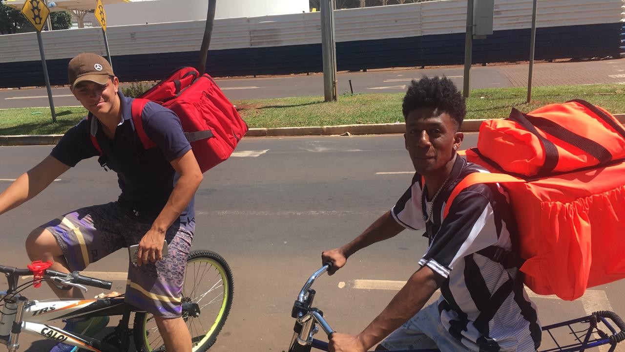 Entrega de refeições por aplicativo garante renda para muitos trabalhadores