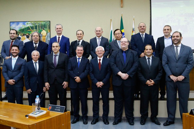 Suplentes tomam posse na Câmara de Maringá