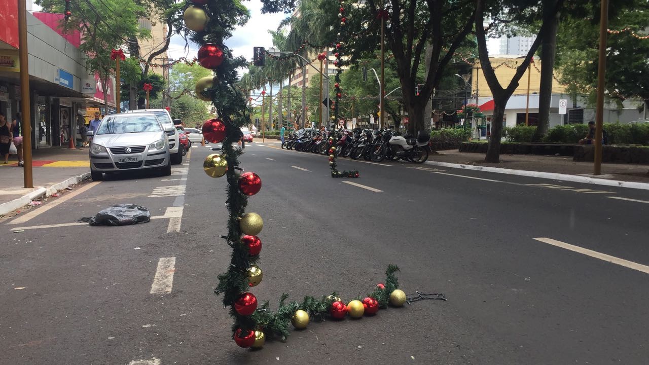 Após incidentes, decoração de Natal da Avenida Getúlio Vargas será elevada