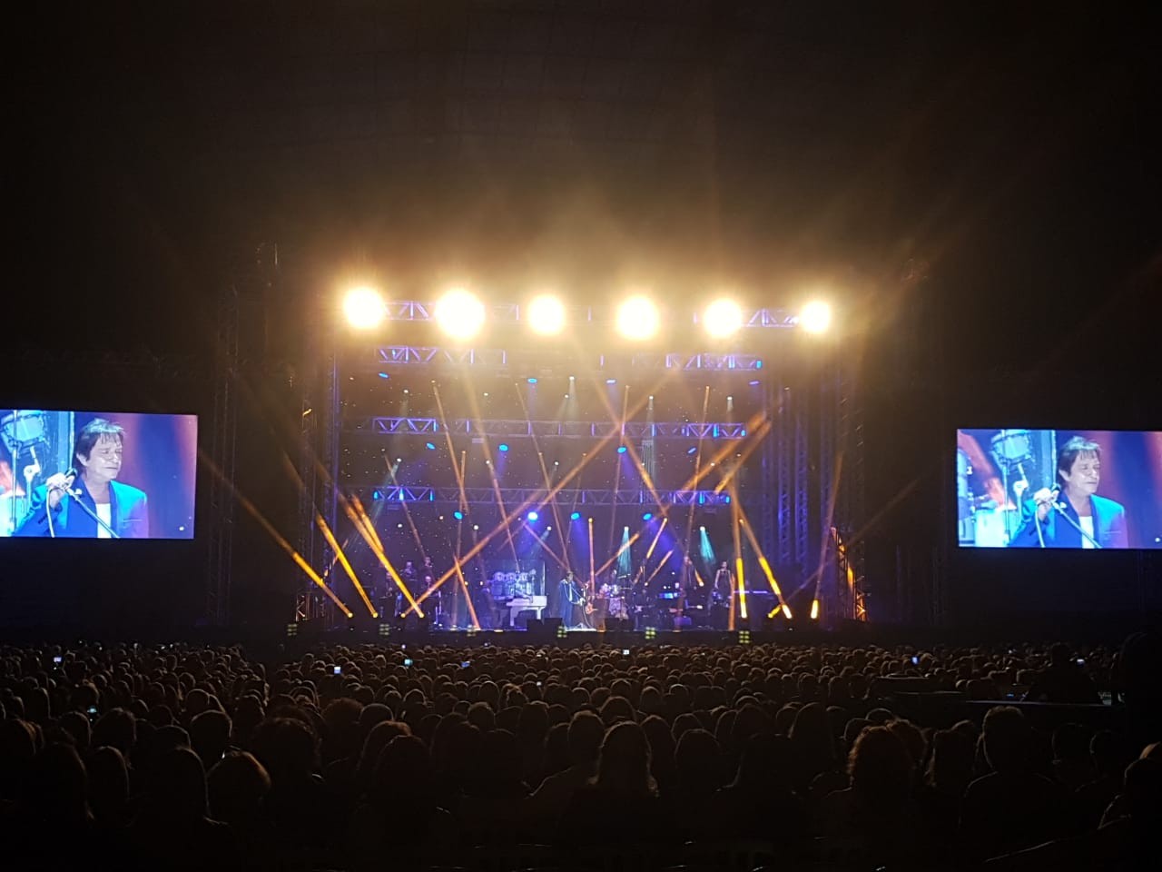 Em Maringá, Roberto Carlos apresenta show repleto de clássicos