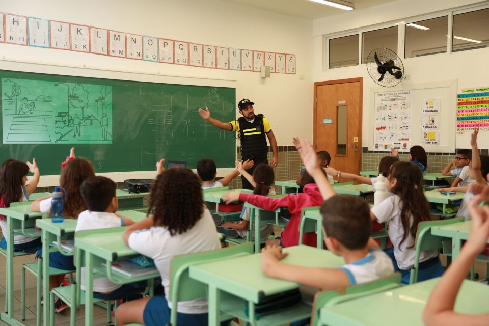 Estudantes recebem aulas de conscientização