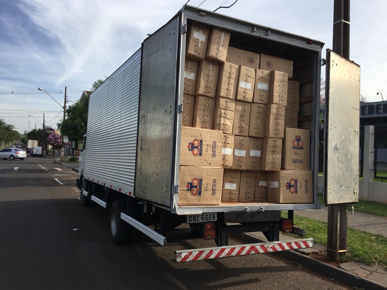 PF de Maringá apreende 500 mil maços de cigarro na região