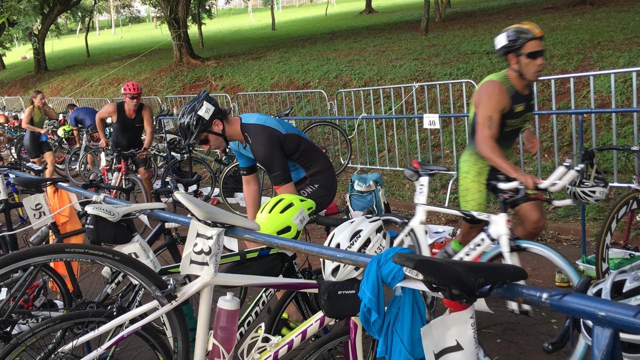 Quase 150 atletas disputam Short Triathlon em Maringá