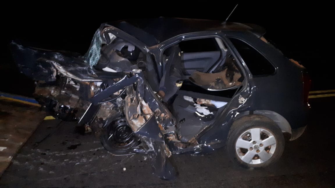 Cinco pessoas morrem em acidente entre dois carros