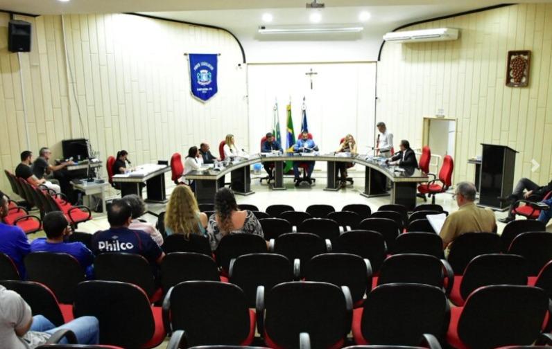 Vereadores se retiram de plenário e votação do orçamento é emperrada