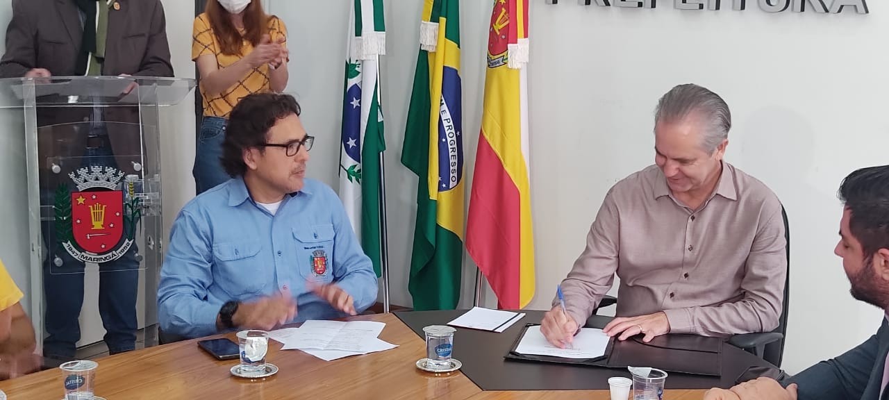 Assinada lei que proíbe animais domésticos acorrentados em Maringá