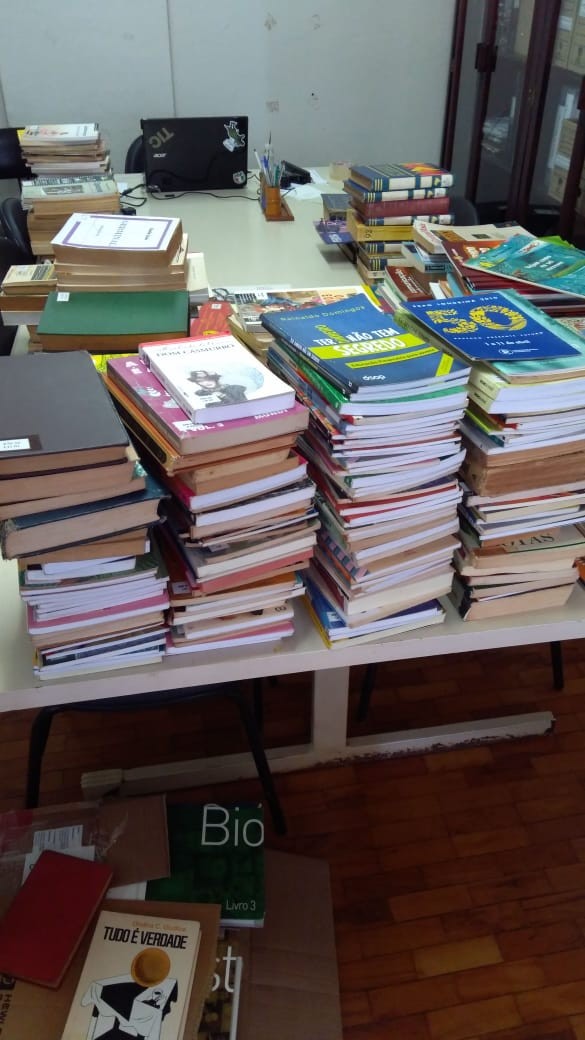 Prefeitura já arrecadou 400 livros para “Geladoteca”