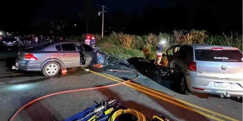 Colisão frontal deixa dois mortos em rodovia da região de Maringá
