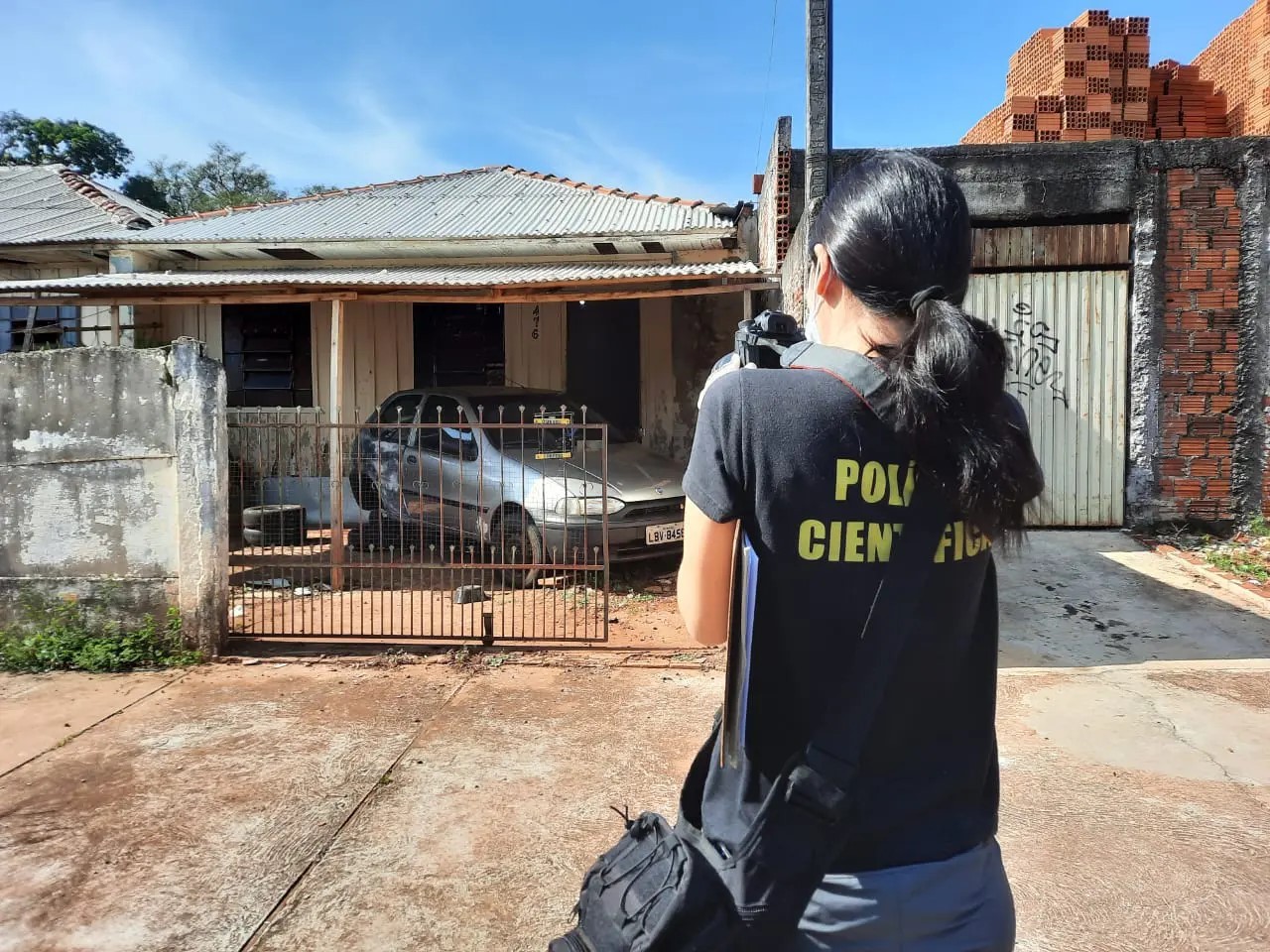 Homem é encontrado morto dentro de casa em Maringá; polícia acredita em homicídio