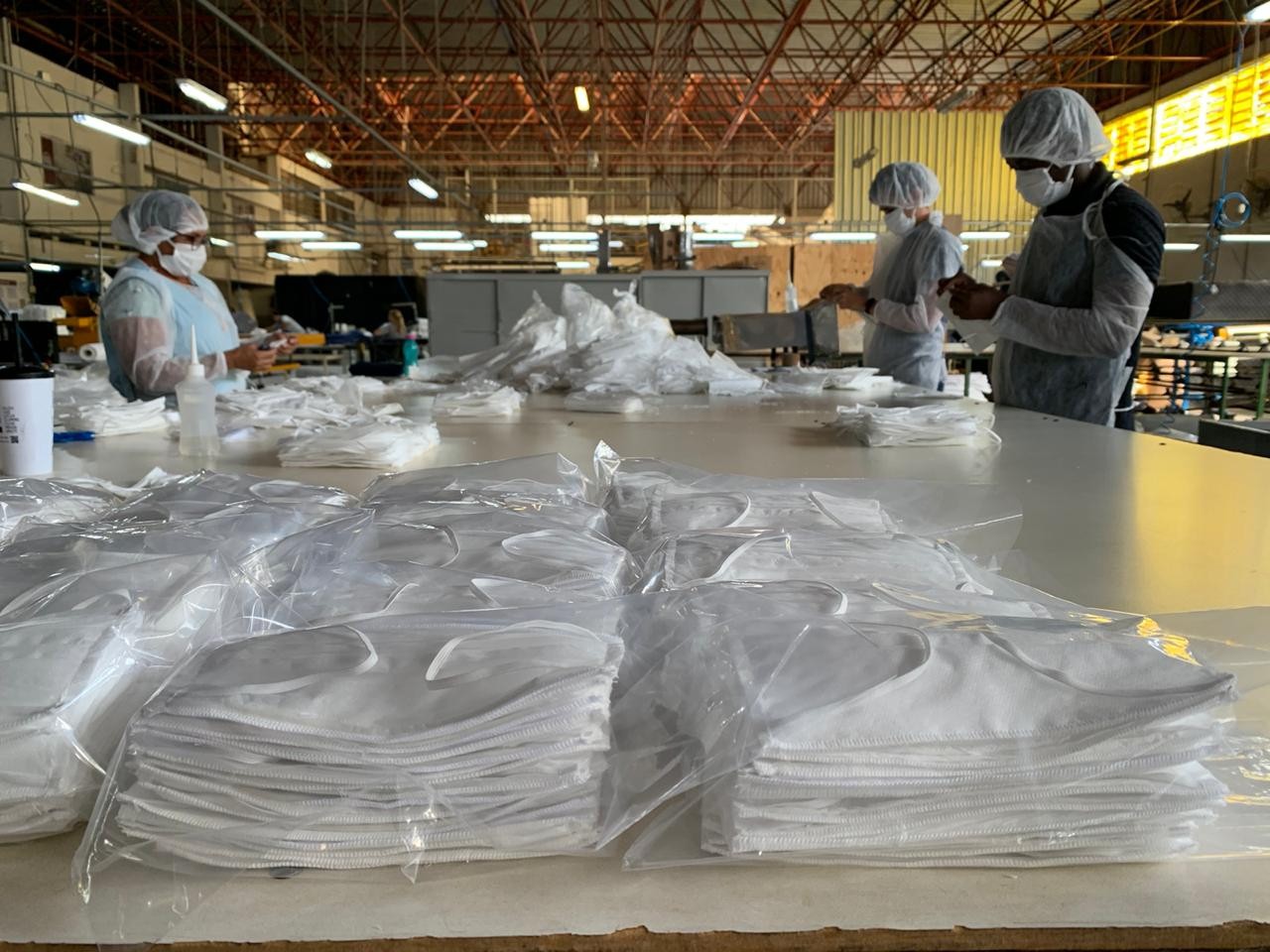 Fábrica de colchões de Maringá se transforma em indústria de máscaras