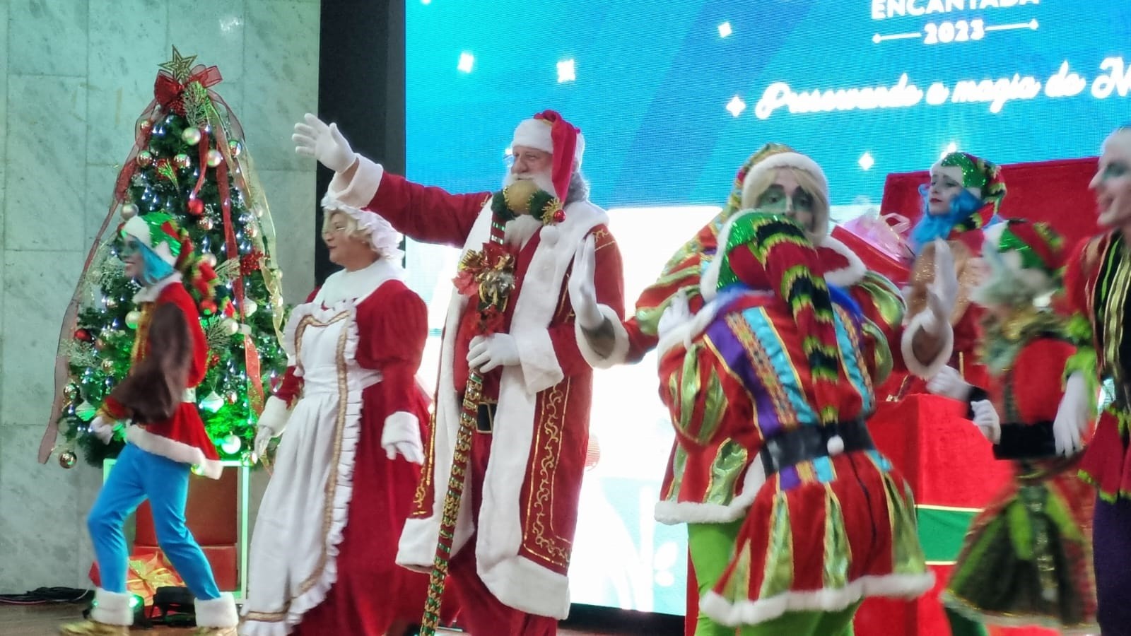Com show musical e Papai Noel, Maringá Encantada é lançada