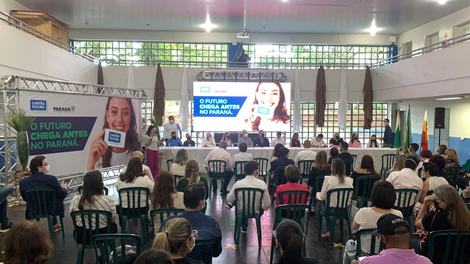 Cartão Futuro vai subsidiar parte do salário de jovens estudantes do Paraná