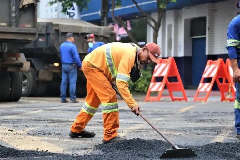 Começa o recapeamento da XV de Novembro, confira a programação de obras até o fim do ano