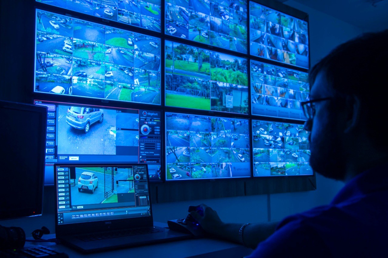 Vigias evitam três arrombamentos na UEM com ajuda de câmeras