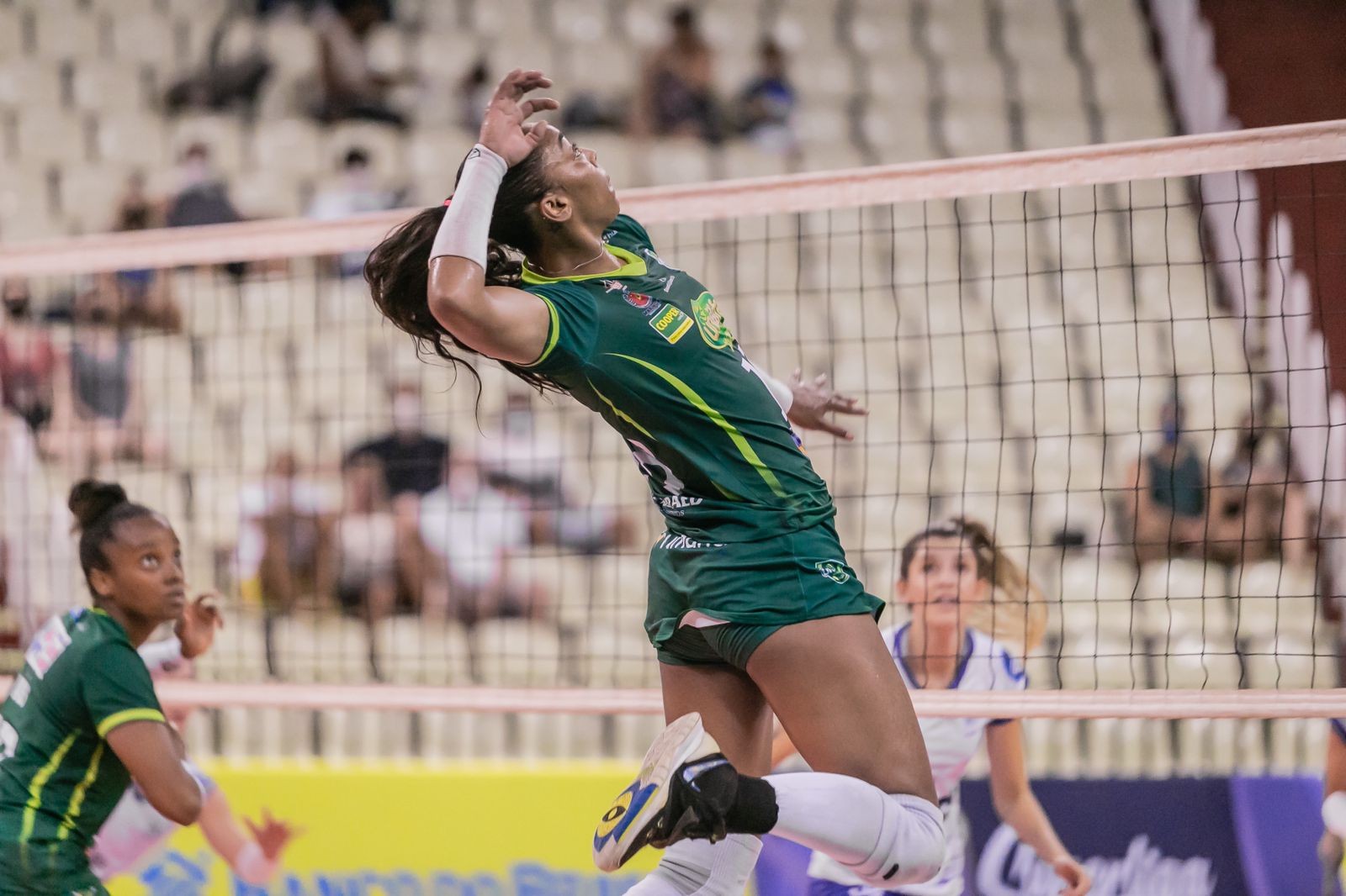 Visando embalar na Superliga Feminina, Unilife Maringá recebe o Fluminense