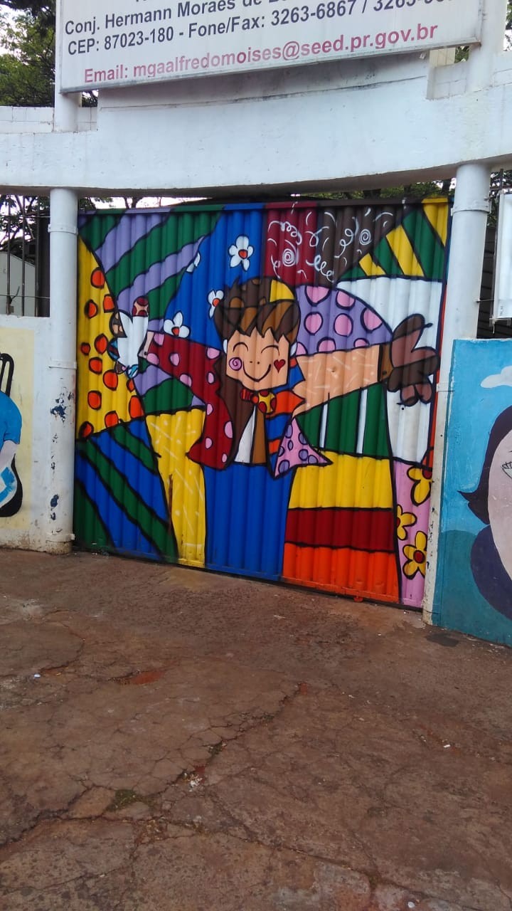 Dois eleitores chegaram para votar após as 17h