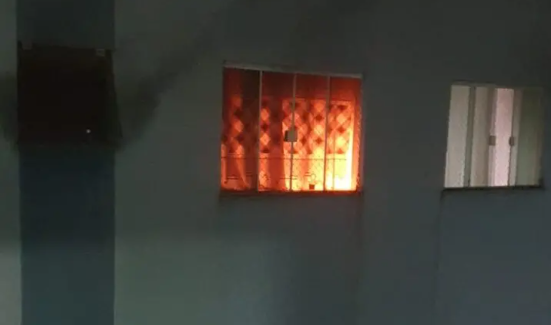 Incêndio em apartamento assusta moradores na Zona 7 em Maringá