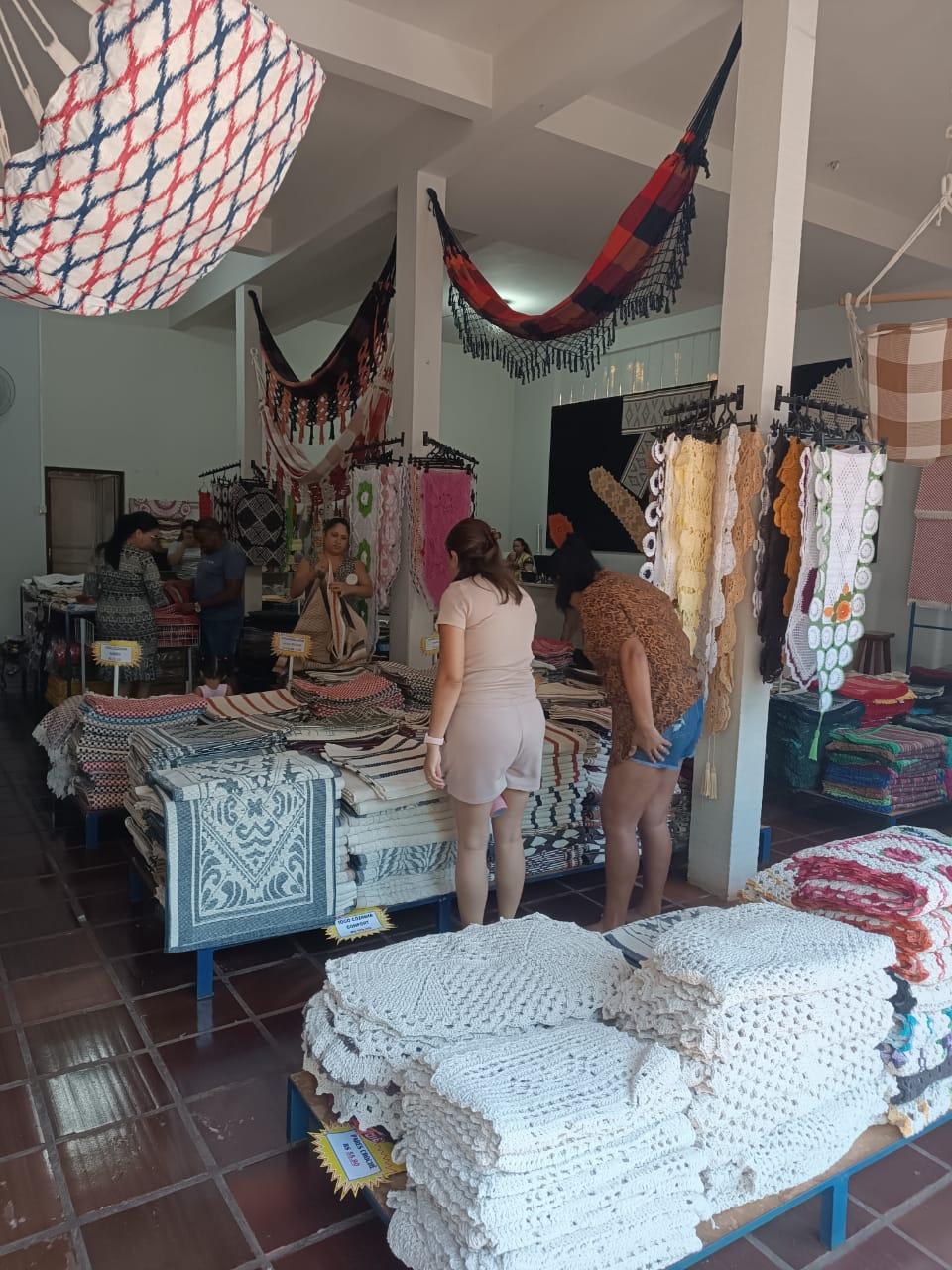 Vendas dobram no fim de ano na Capital do Crochê