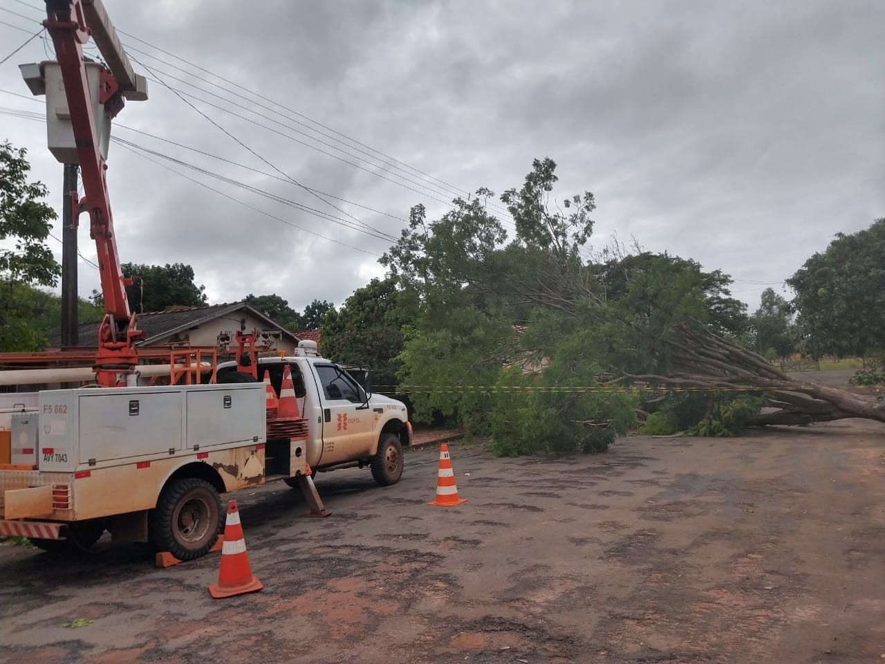 No segundo pior temporal da história, Copel contabiliza 508 postes quebrados