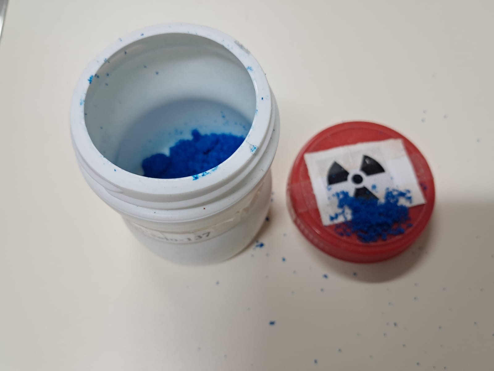 Uso irregular do símbolo radioativo causa susto em escola de Sarandi