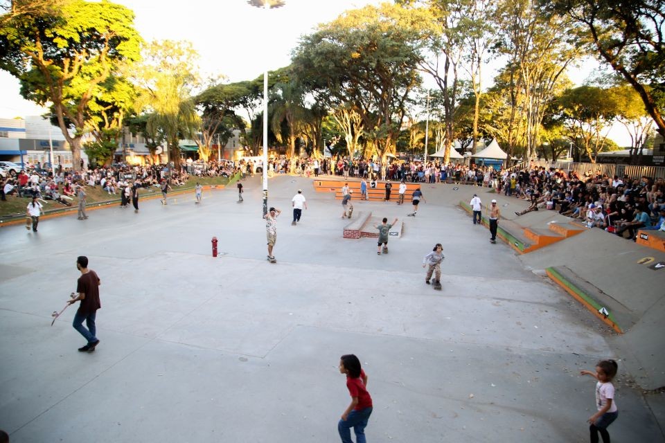 Skatistas maringaenses promovem ‘Abraço Radical’ pela vida