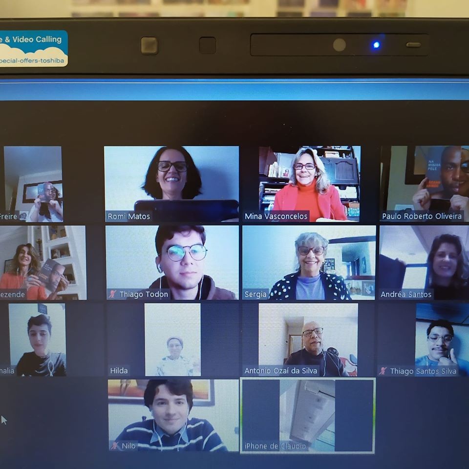 Clubes de leitura de Maringá se adaptam às discussões online