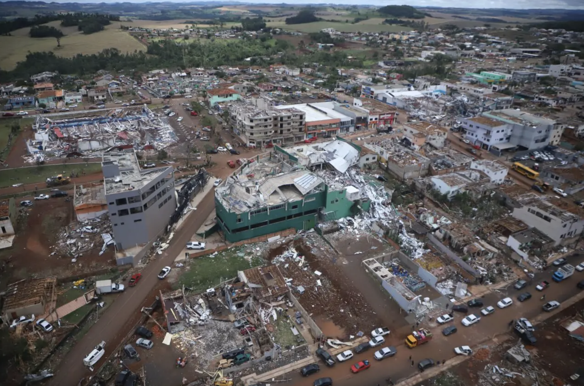 Maringá faz campanha de doações para famílias atingidas por tornado