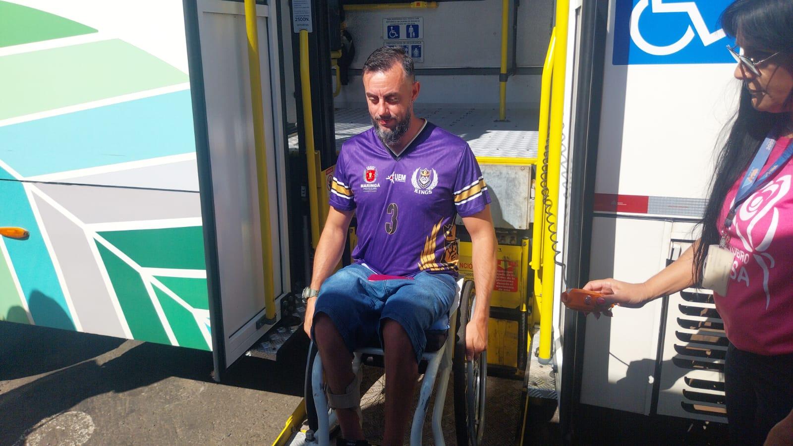 Prefeitura fiscaliza plataformas para cadeirantes em ônibus da TCCC