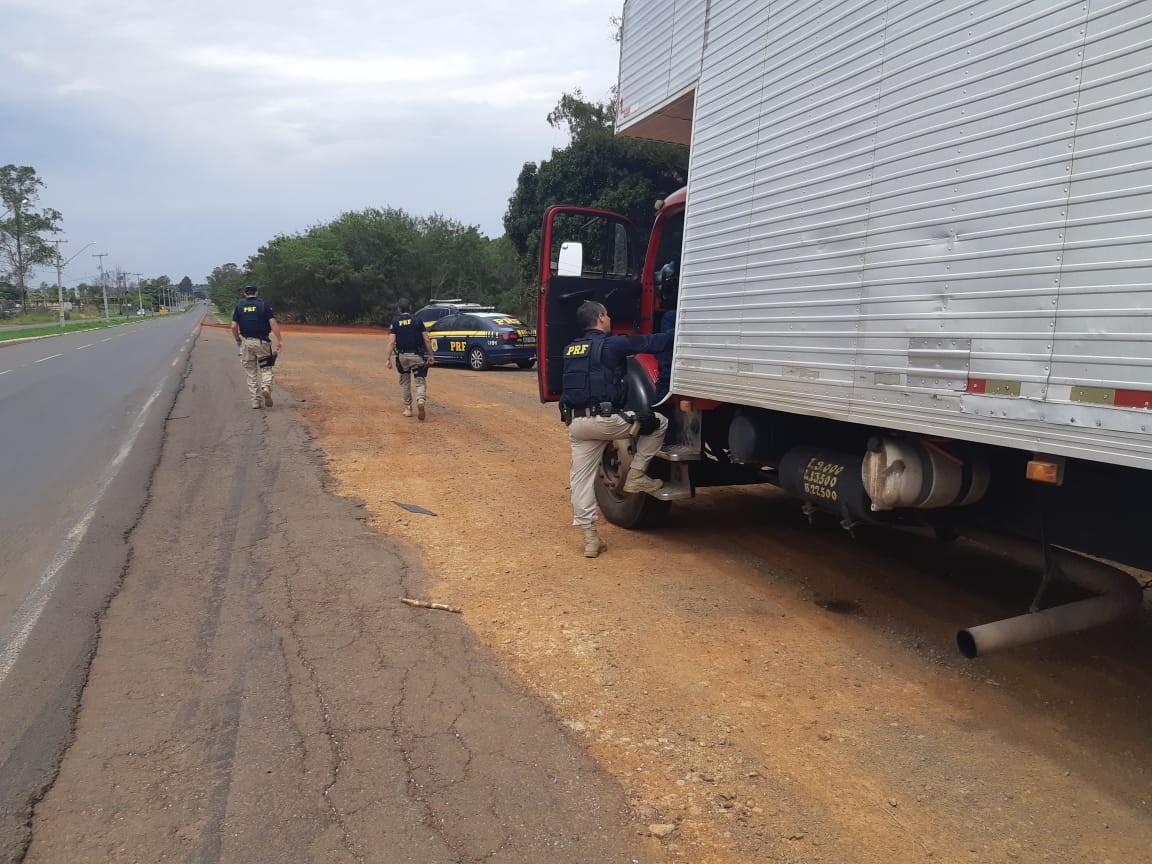 Caminhão com quase 500 mil maços de cigarros é apreendido em Astorga