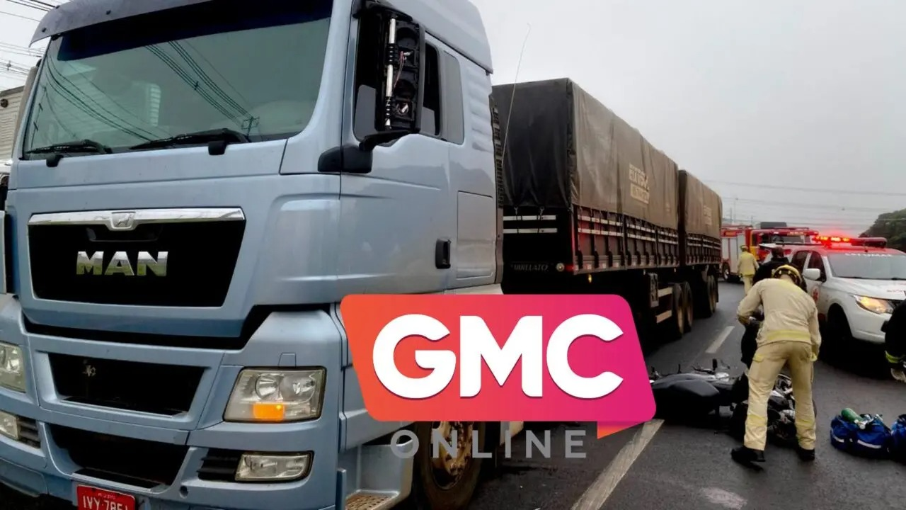 Mulher é intubada após ser atropelada por carreta ao cair de moto