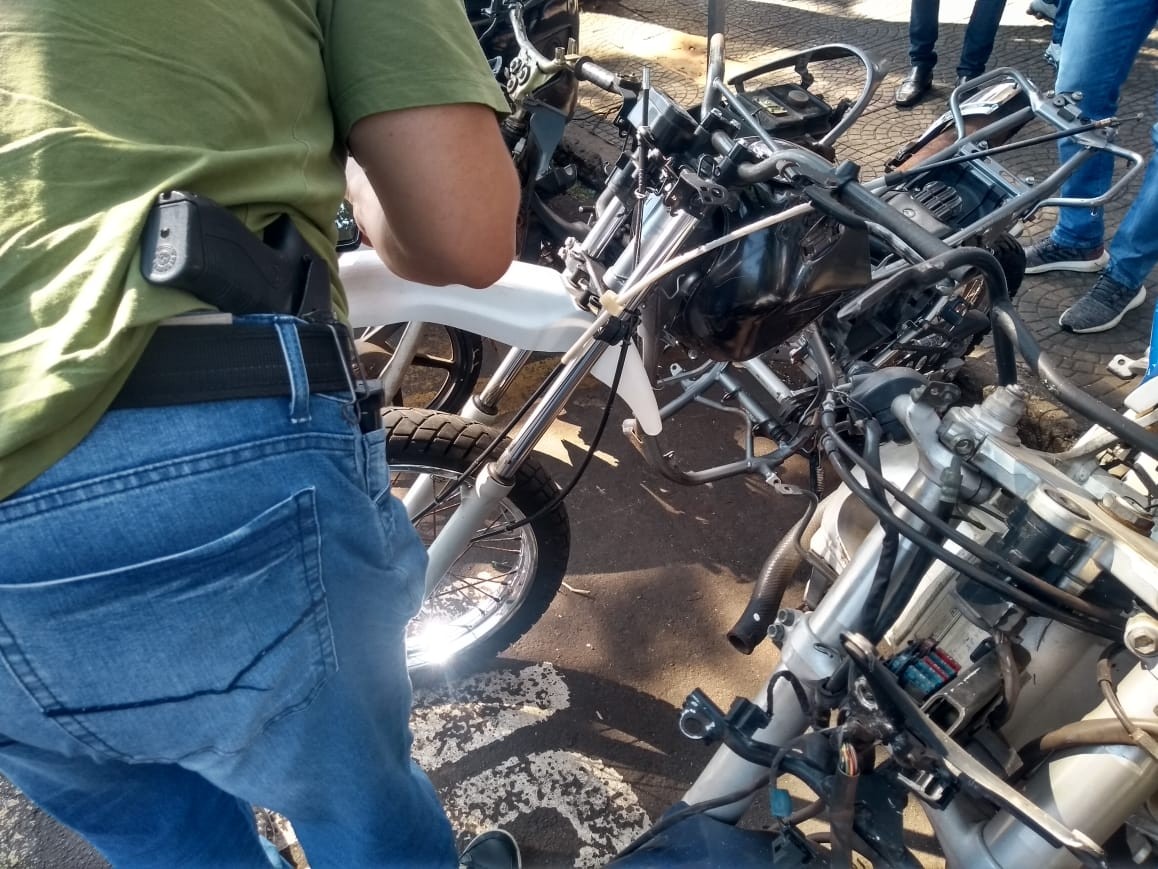 Polícia Civil vistoria lojas e oficinas de motos na Avenida Morangueira