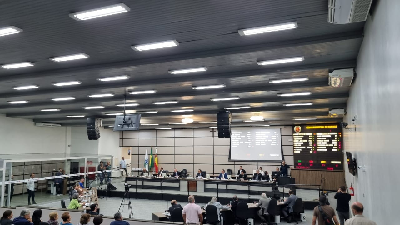 Vereadores realizam sessão extraordinária para concluir votação de empréstimo