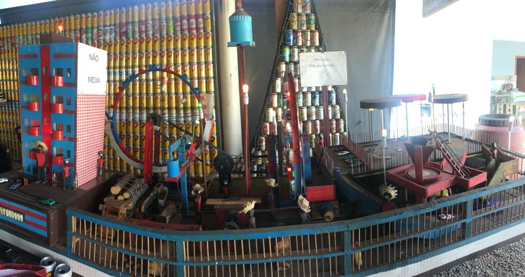 Mestre de obras aposentado passa o tempo livre produzindo maquetes