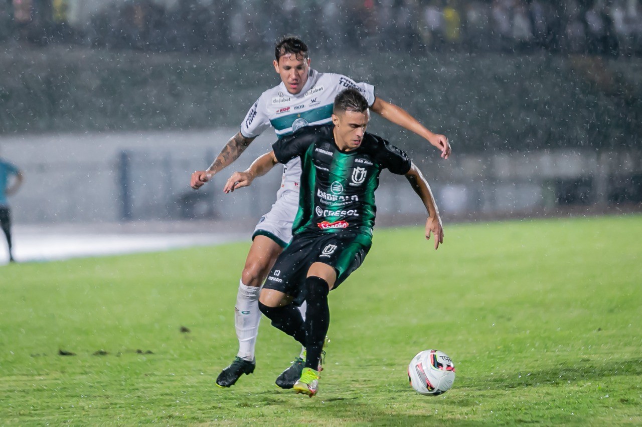 Maringá FC leva virada do Coritiba em primeiro jogo da final do Paranaense