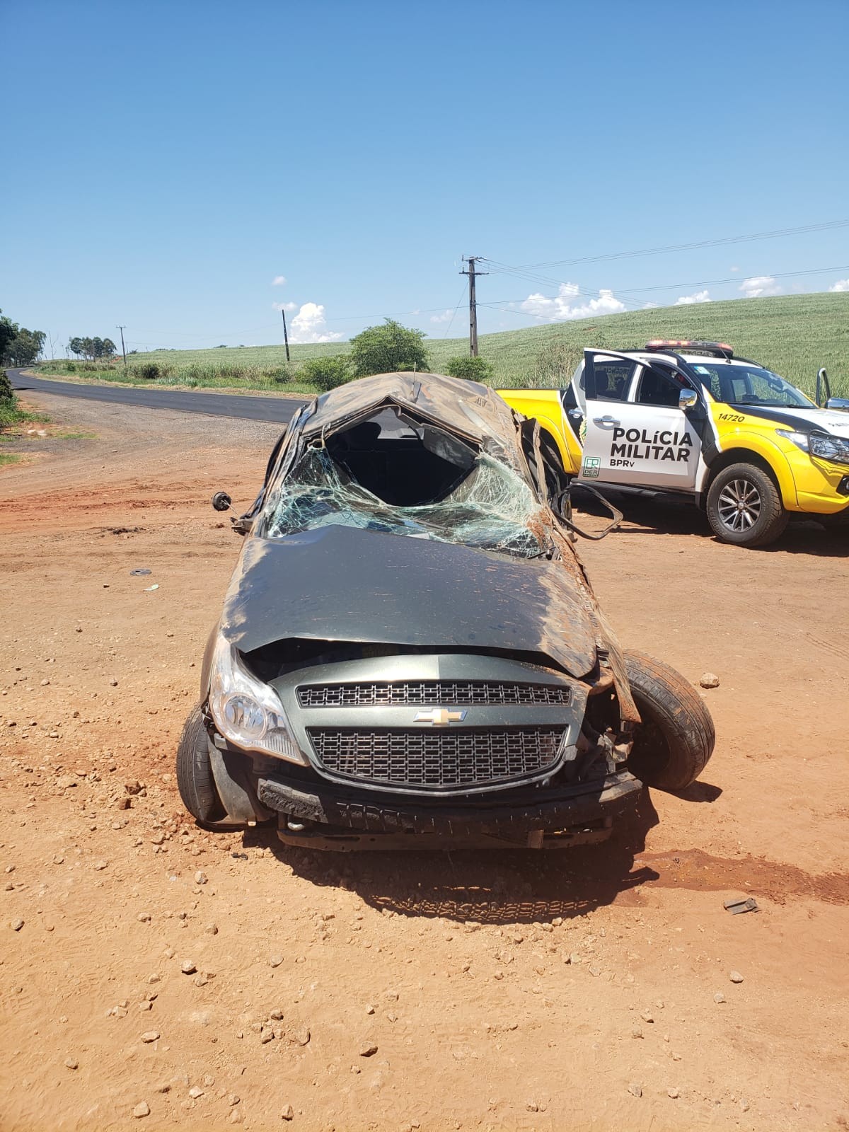 Motorista morre e quatro pessoas ficam feridas em capotamento