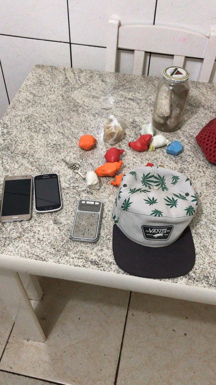 Preso casal que distribuía crack e cocaína