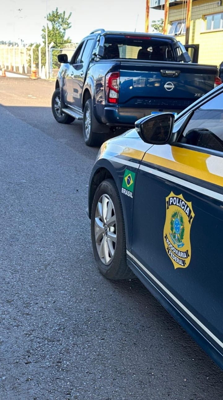 Motorista com caminhonete roubada é parado em abordagem e vai preso