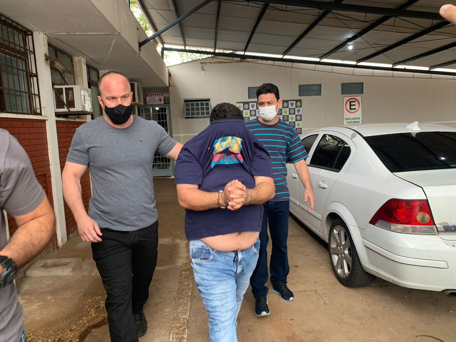 Polícia prende receptador de joias roubadas em assalto a shopping