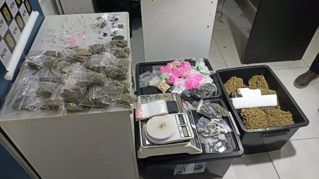 Mulher que se passava por motorista de aplicativo é presa em flagrante com grande quantidade de drogas em Maringá