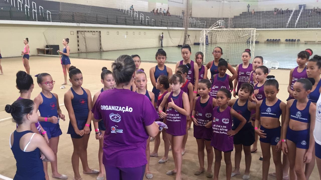Técnica búlgara ministra clínica de ginástica rítmica em Maringá