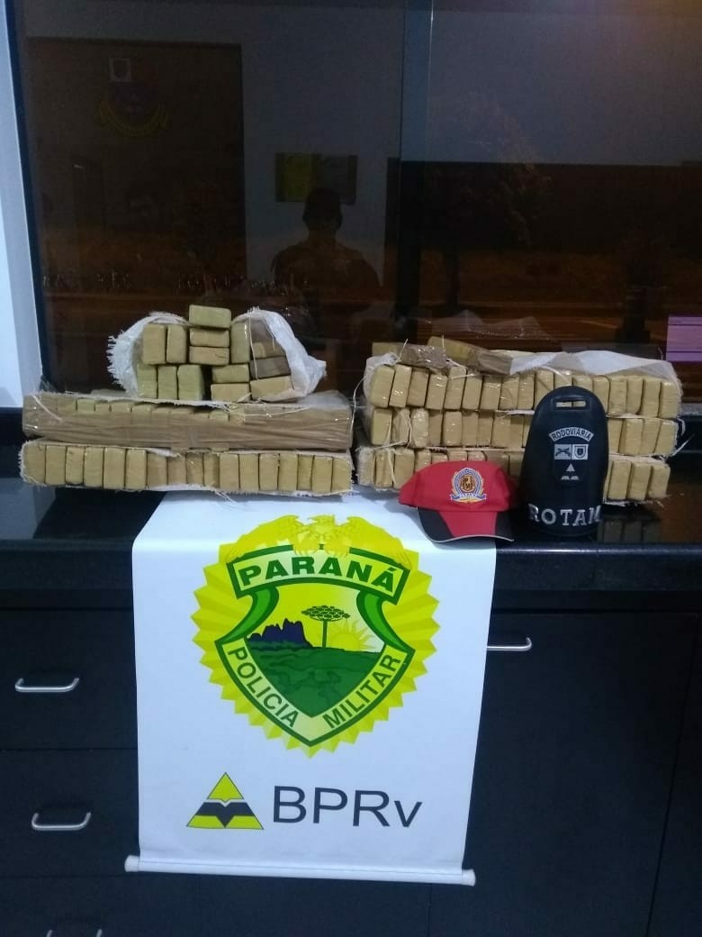 PRE apreende 71 kg de maconha em veículo na PR-323